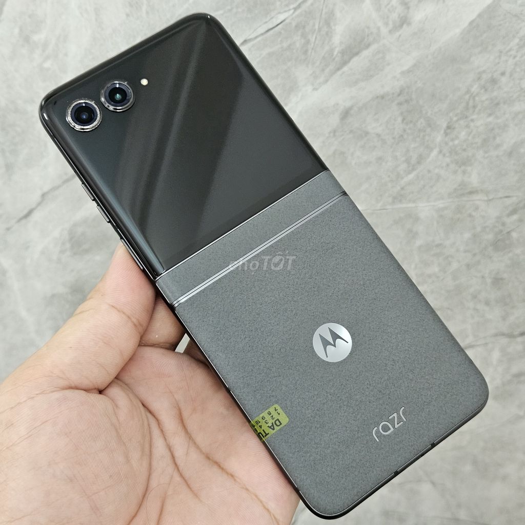 Motorola Razr 50 5G 256GB Xám. Mua bán Điện thoại tại Quận Thanh Khê Đà Nẵng được đăng bởi Cửa Hàng Vietphones Store hình 1