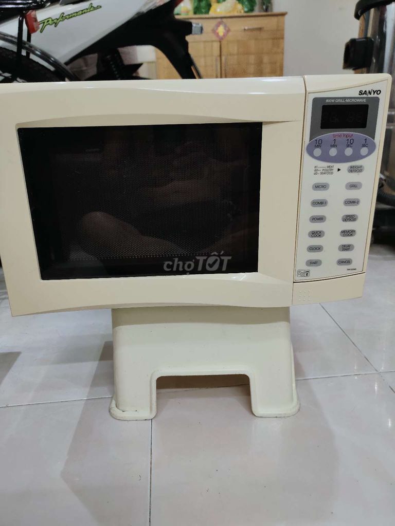 Lò vi sóng có nướng Sanyo 25L