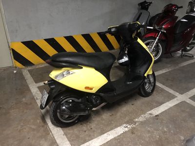 Xe máy Piaggio Zip màu vàng cho nữ. Mua bán Xe máy tại Quận Hai Bà Trưng Hà Nội được đăng bởi mari time