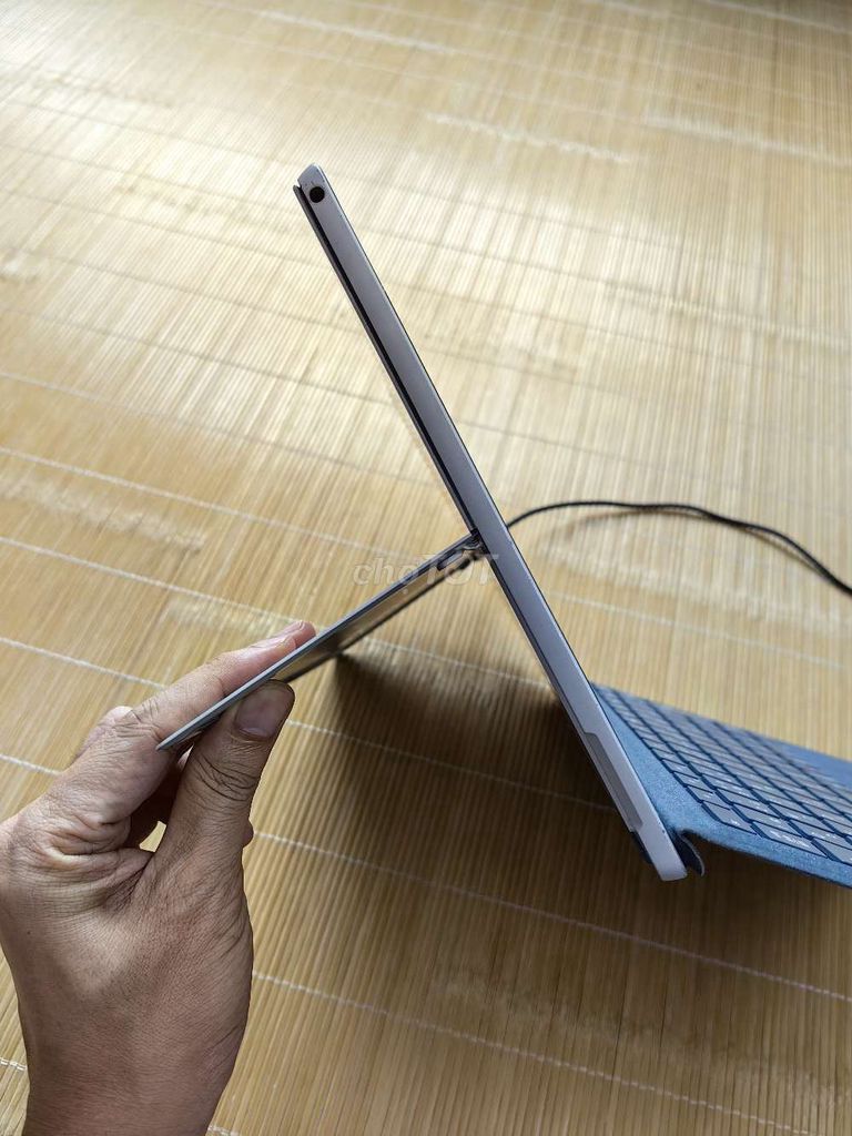 Xác Surface Pro 5 M3-7Y30 4G/128G. Mua bán Laptop tại Quận Hoàng Mai Hà Nội được đăng bởi Nguyễn Huynh hình 3
