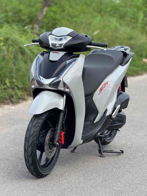 SH 2017 biển 43 máy móc rin ngon chạy nhẹ tơn giá. Mua bán Xe máy tại Quận Liên Chiểu Đà Nẵng được đăng bởi Nhật Tình