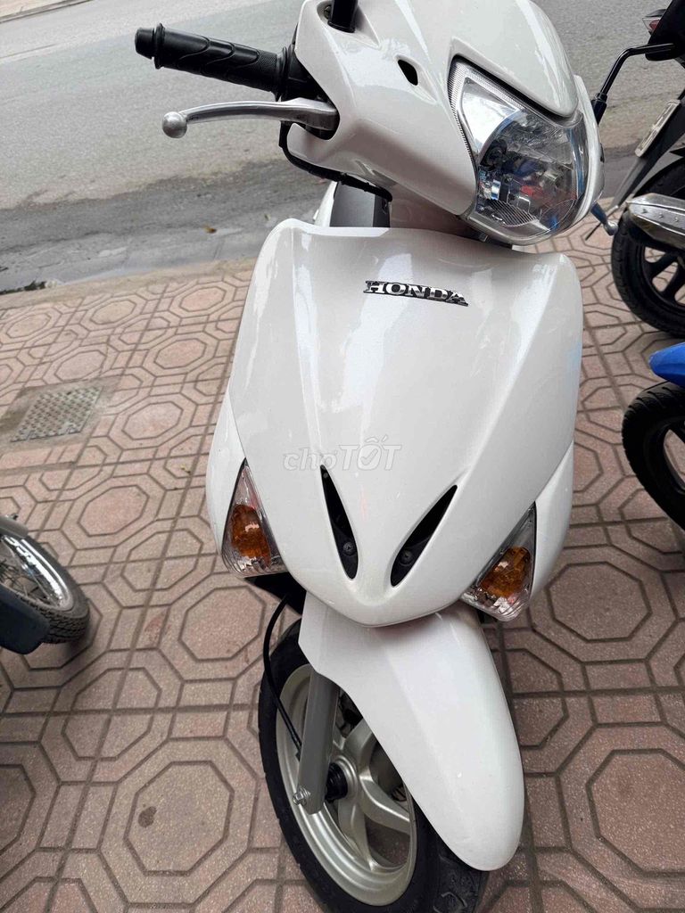 e bán xe lead đẹp long lanh so với các xe khác ạ. Mua bán Xe máy tại Quận Long Biên Hà Nội được đăng bởi Nguyen Chung hình 6