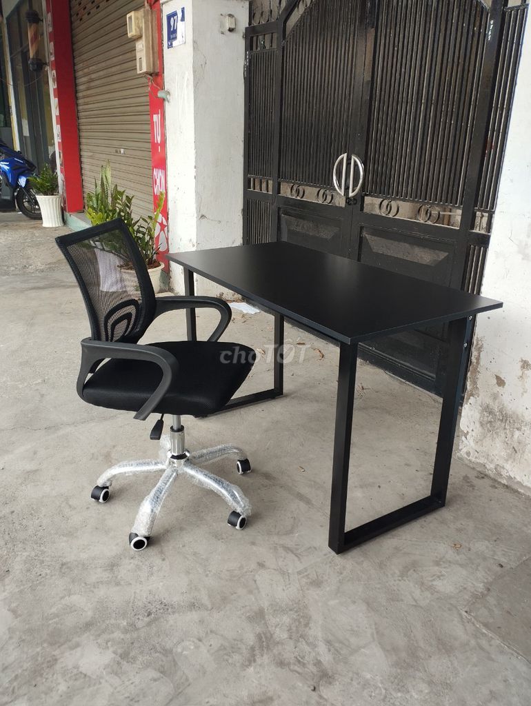 BÀN LÀM VIỆC 1m2x60  + GHẾ XOAY FREESHIP. Mua bán Bàn ghế tại Quận 12 Tp Hồ Chí Minh được đăng bởi Nguyễn Minh Khoa hình 3