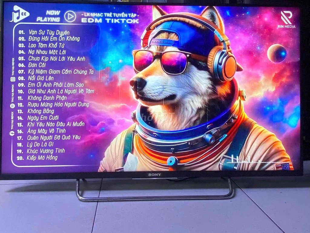 về quê cần bán TiVi SoNy 43in nguyên zin mới 98%