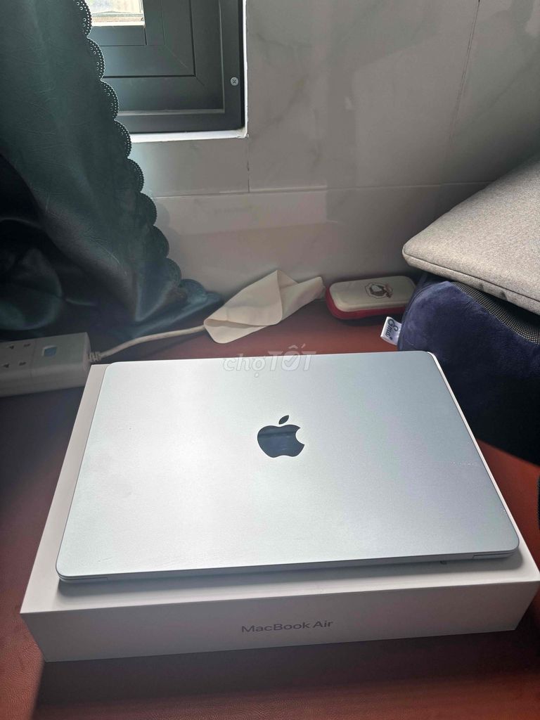 Apple Macbook Air M5 16GB/512GB Bạc. Mua bán Laptop tại Thành phố Dĩ An Bình Dương được đăng bởi Quang Tâm Gearupcam hình 1
