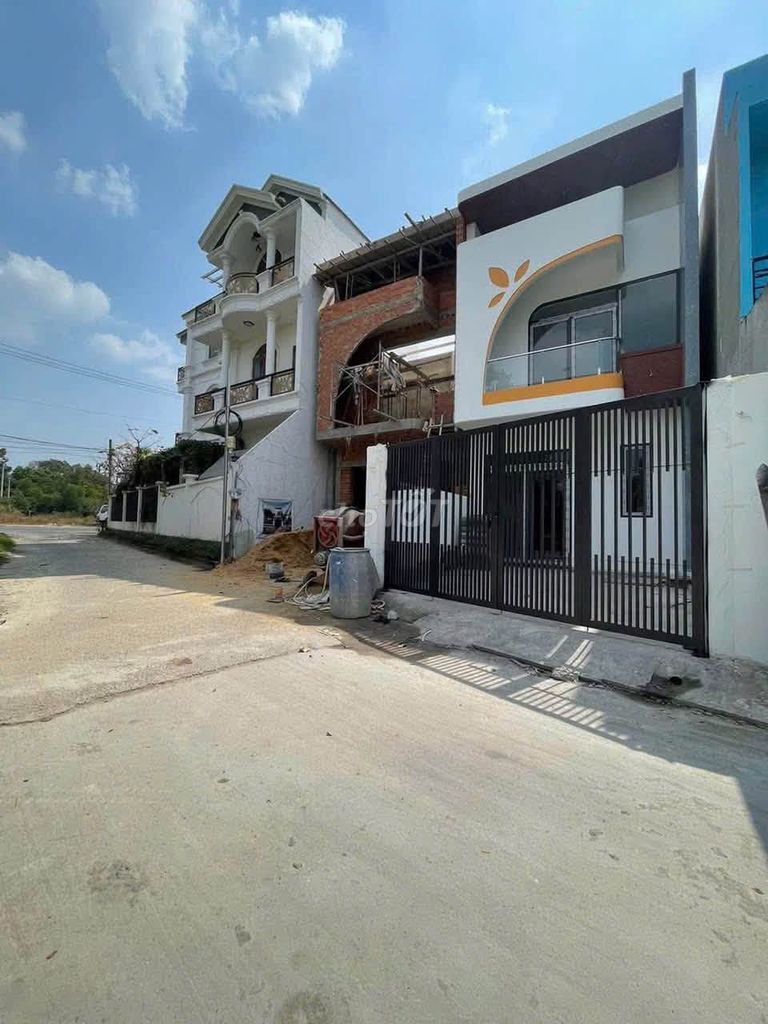 Nhà Trệt Lầu Phú Mỹ - TP Thủ Dầu Một - Gần Chợ, Trường Học