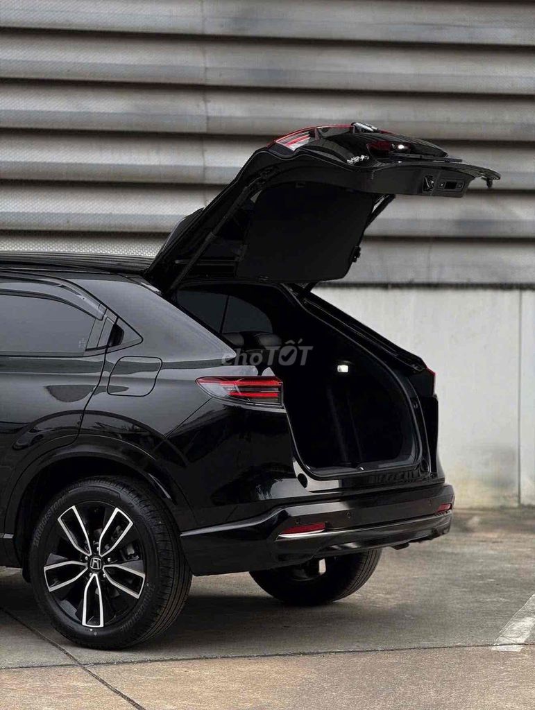 Honda HRV RS, KM: 50% Thuế trước bạ, BH, phụ kiện. Mua bán Ô tô tại Quận 7 Tp Hồ Chí Minh được đăng bởi Honda Ôtô Quận 7 hình 5