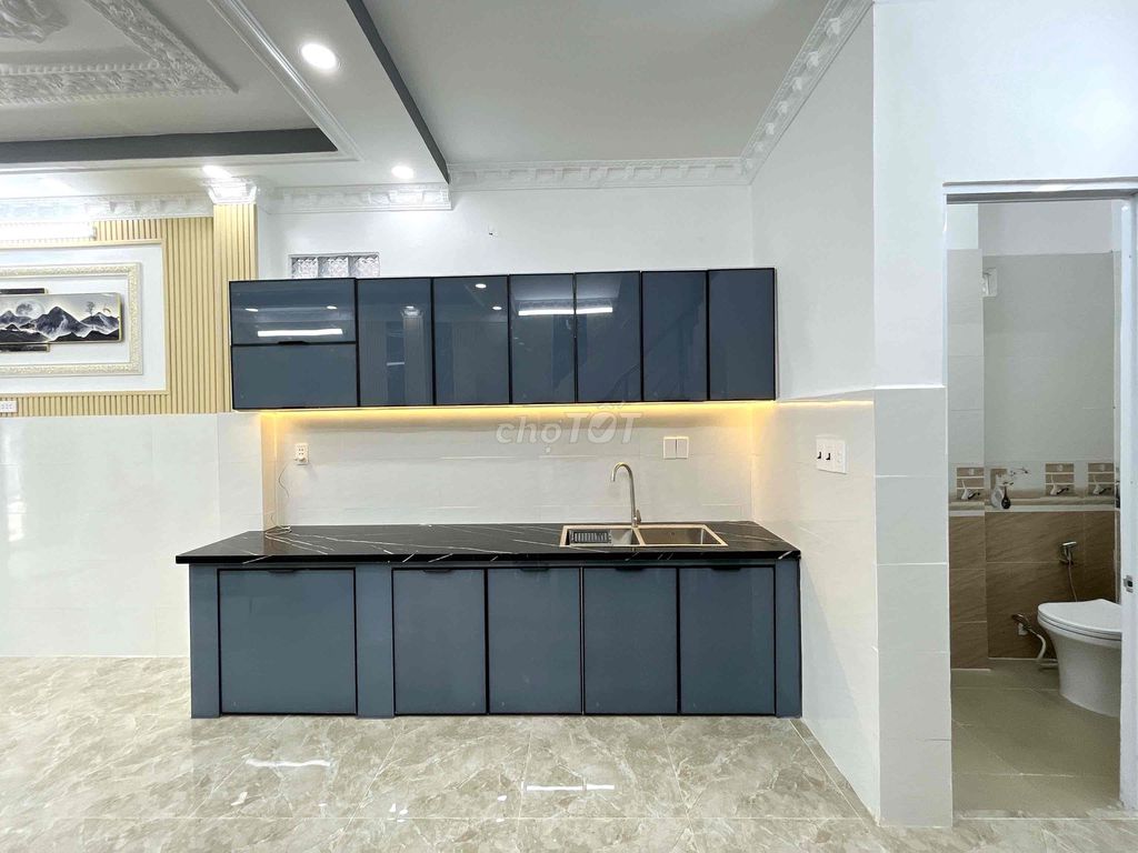 15м до парковки авто, пл. 4х13,5м, 2 этажа, 3 сп., переулок 1806 Хюинь Тан Фат