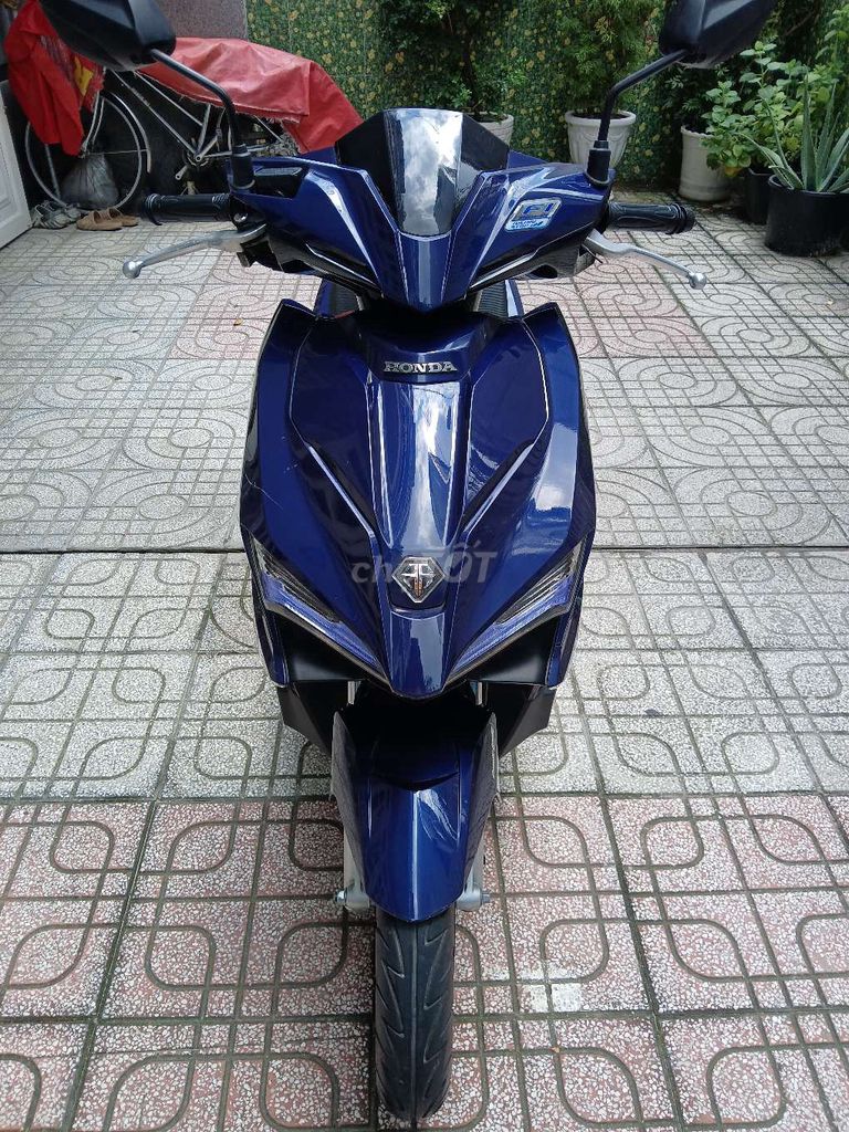 AIRBLADE 125 2019 КРАСИВАЯ АВТОВЛАДЕЛИЦА ПРОТИВ САЙГОНА
