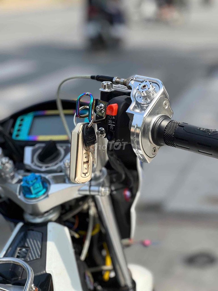 Suzuki Raider Fi 150 2018 Trắng. Mua bán Xe máy tại Quận 11 Tp Hồ Chí Minh được đăng bởi Hưng Từ hình 9