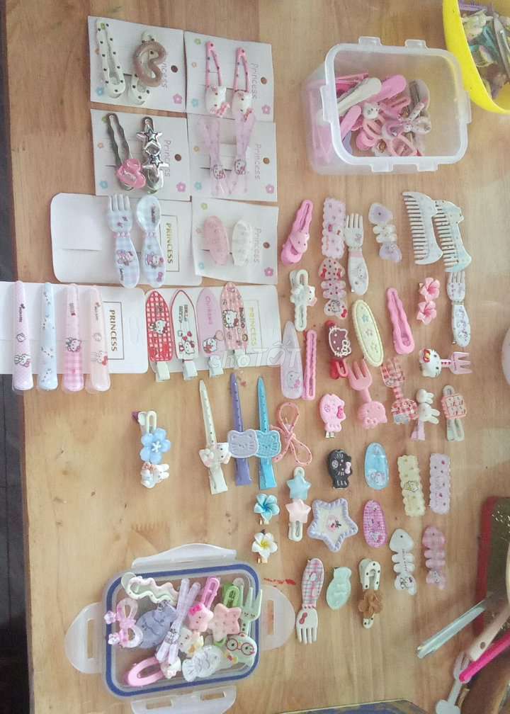 Kẹp tóc Hello Kitty Nữ Nhiều màu. Mua bán Phụ kiện thời trang khác tại Thành phố Bà Rịa Bà Rịa - Vũng Tàu được đăng bởi Phi Yến hình 1