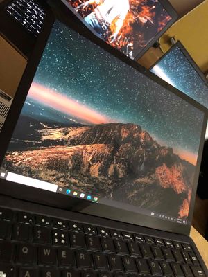 suface laptop  máy đẹp  cấu hình cao i7 8350u màn
