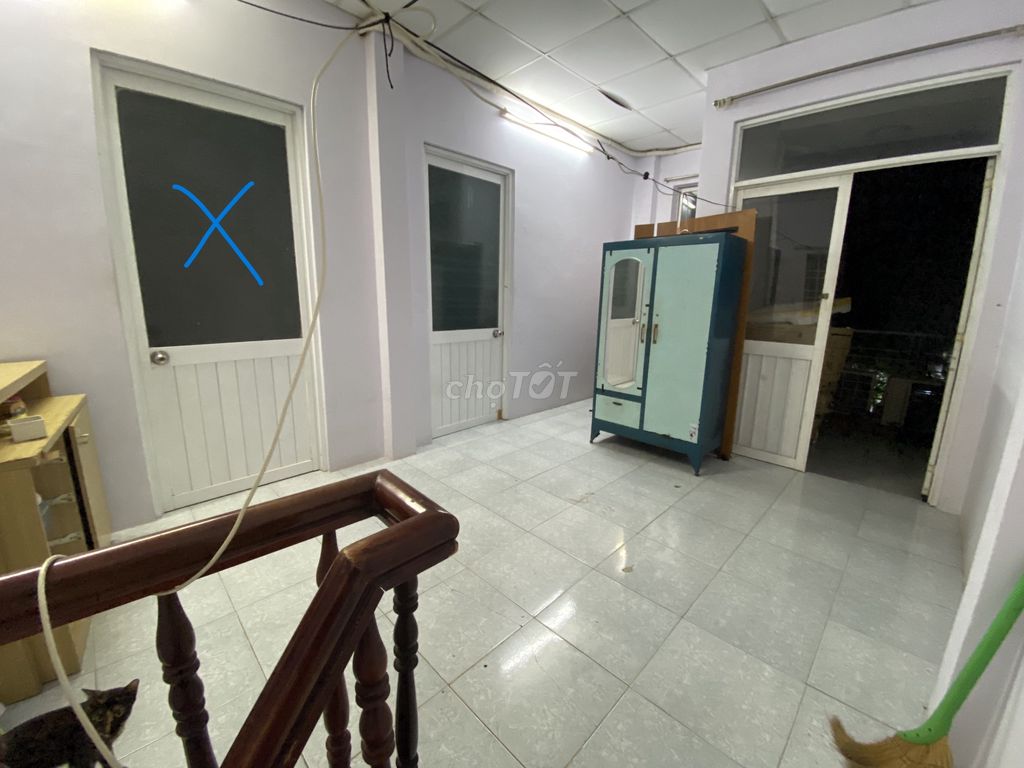 Trống 1 phòng 2tr3 trong nhà nguyên căn tại Lê Quang Định, Bình Thạnh
