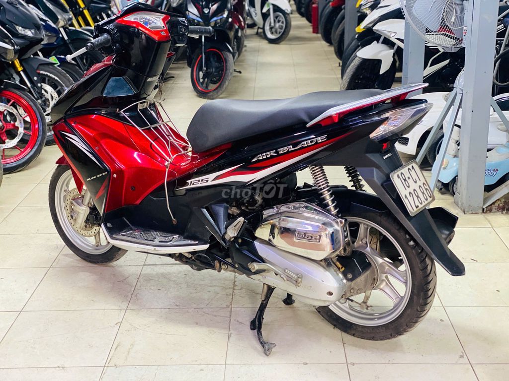 XE MÁY THỊNH PHÁT - AIR BLADE 125 ĐỎ ĐEN ĐỜI CHÓT. Mua bán Xe máy tại Quận Bắc Từ Liêm Hà Nội được đăng bởi XE MÁY THỊNH PHÁT XE LƯỚT GIÁ RẺ hình 4