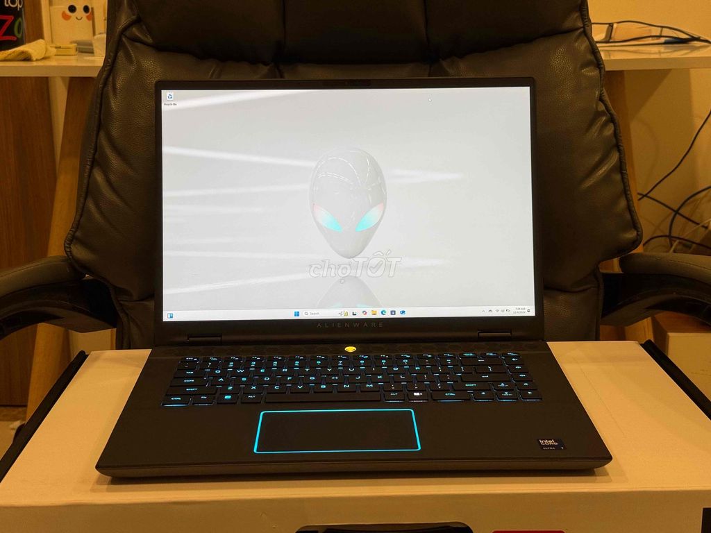 Alienware M16 R2 2024 Ultra 7 RTX4070 240Hz NEW