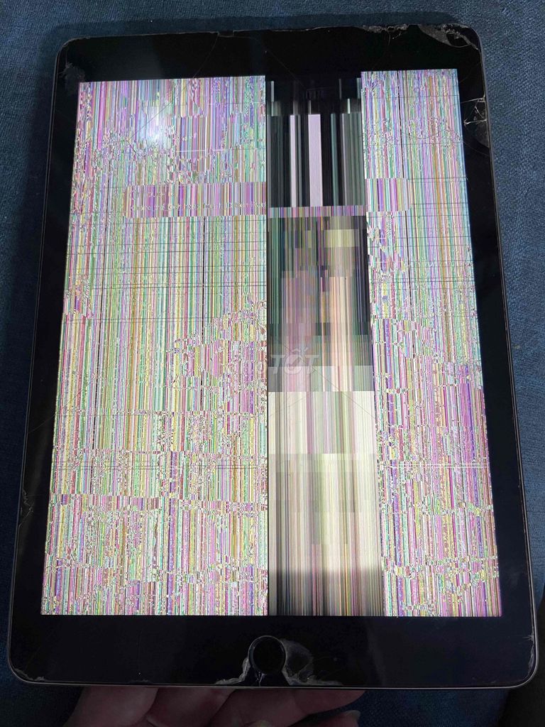 Apple iPad Air 2 Vàng Hỏng màn hình. Mua bán Máy tính bảng tại Quận 8 Tp Hồ Chí Minh được đăng bởi ngothanhdieungo hình 1