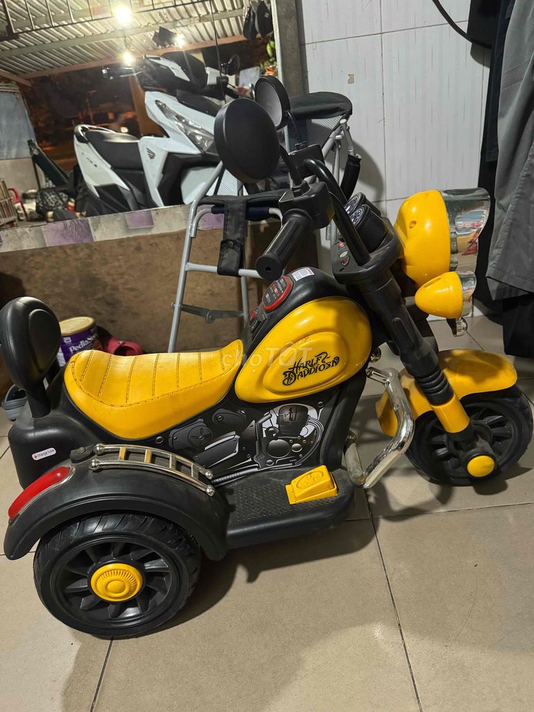 Xe máy điện Harley Davidson Vàng đen. Mua bán Mẹ và bé tại Thành phố Thủ Đức Tp Hồ Chí Minh được đăng bởi Thái Anh hình 1