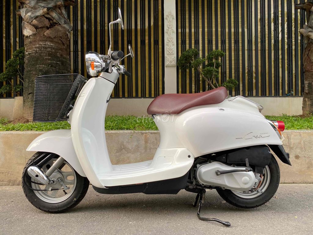 Honda Crea nhựa mũ trắng nguyên khối