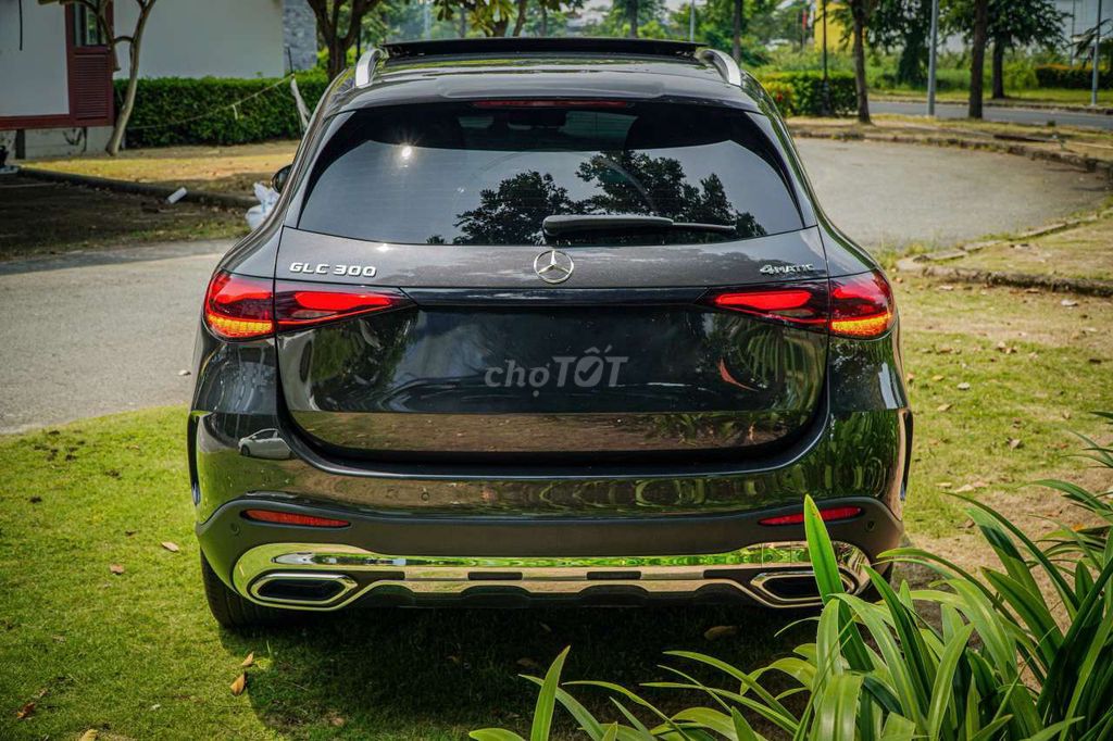 Mercedes GLC 300 All New 2023 Серый Титан в отличном состоянии