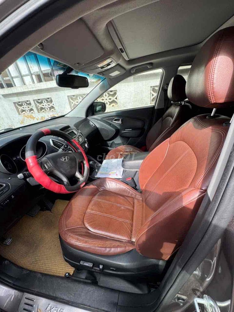 Hyundai Tucson 2012 полный привод бензин автомат коричневый