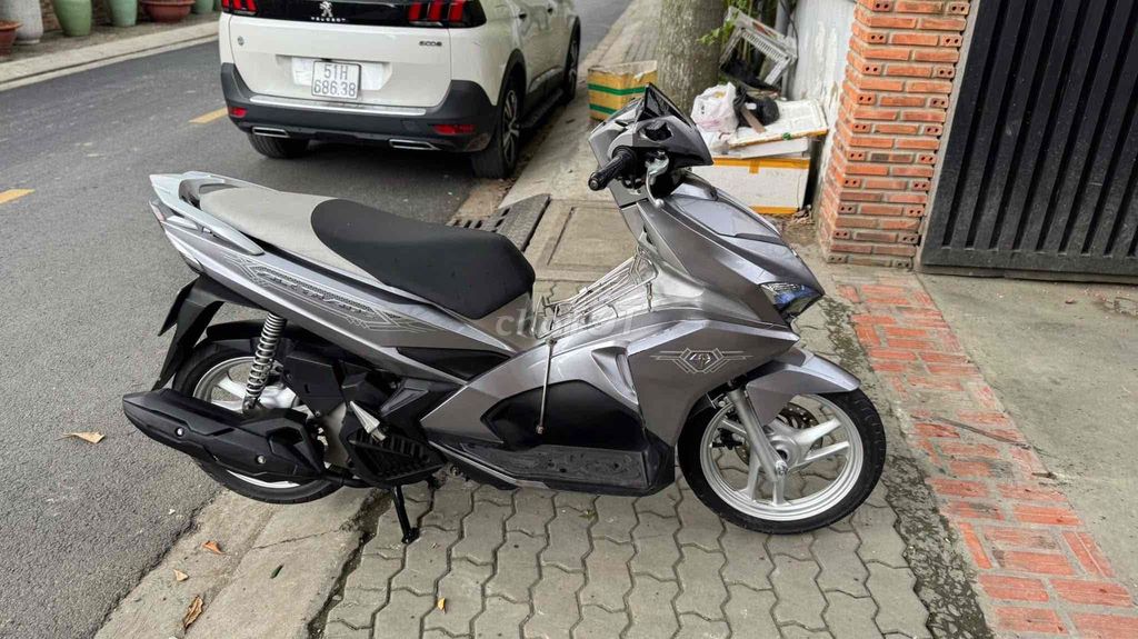 Honda Air Blade 2018 Smartkey Bạc 19000 km. Mua bán Xe máy tại Quận Bình Thạnh Tp Hồ Chí Minh được đăng bởi Quyphan hình 5