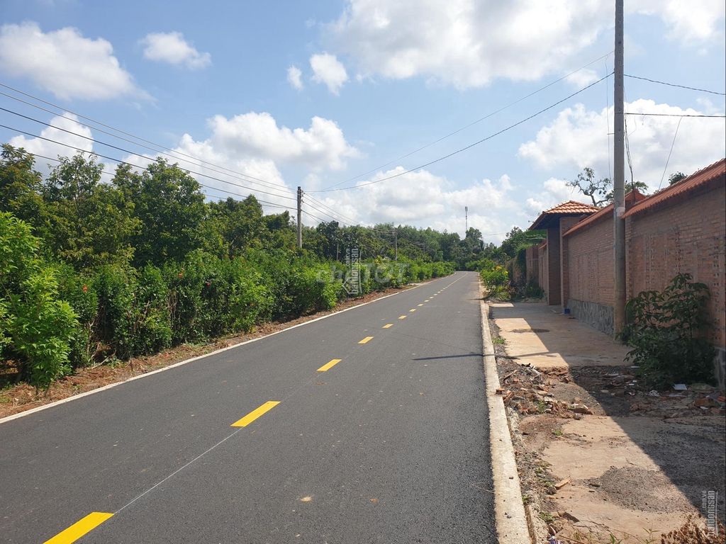 795tr : lô đất 137,6m2 ngay trường TH Long Tân. TL 52 vào 200m