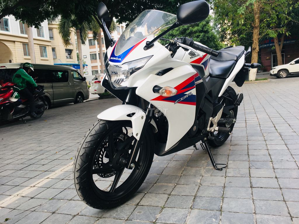 HONDA CBR 150 ĐỎ TRẮNG ĐI ÍT GIỮ GÌN CÒN ZIN ĐÉT. Mua bán Xe máy tại Quận Nam Từ Liêm Hà Nội được đăng bởi ĐỖ NHUẬN hình 4