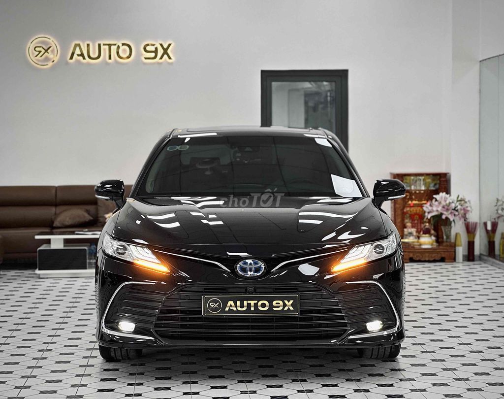 Toyota Camry 2.5 Hybrid 2024 Черный 20000 км