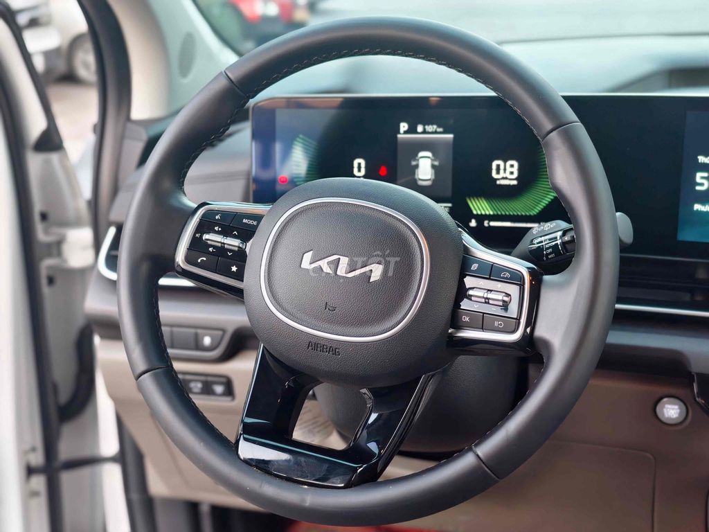 Kia Carnival 2024 2.2D Luxury - màu trắng. Mua bán Ô tô tại Quận Long Biên Hà Nội được đăng bởi BON AUTO hình 11
