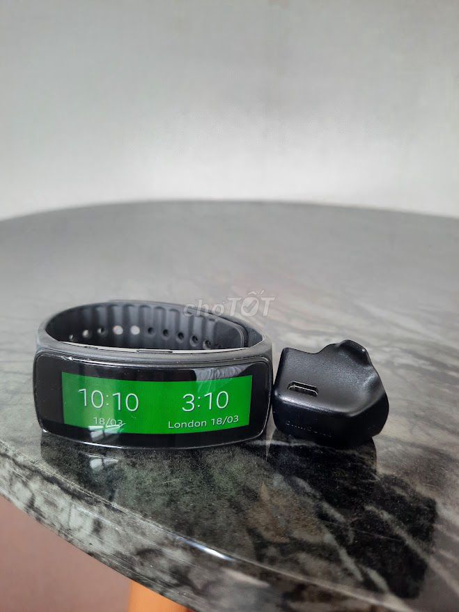 đồng hồ thông minh Samsung Gear Fit R3500. Mua bán Thiết bị đeo thông minh tại Quận 1 Tp Hồ Chí Minh được đăng bởi Đồ Seconhand Vintage hình 1