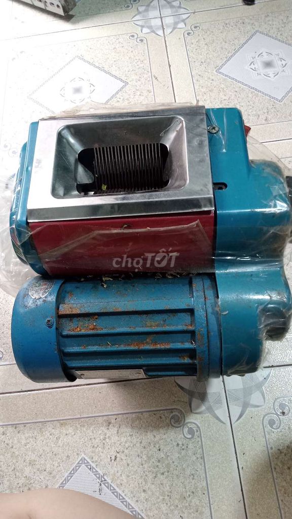 Máy xay thịt Kim loại. Mua bán Bếp, lò, đồ điện nhà bếp tại Quận Gò Vấp Tp Hồ Chí Minh được đăng bởi Quang Linh  hình 1