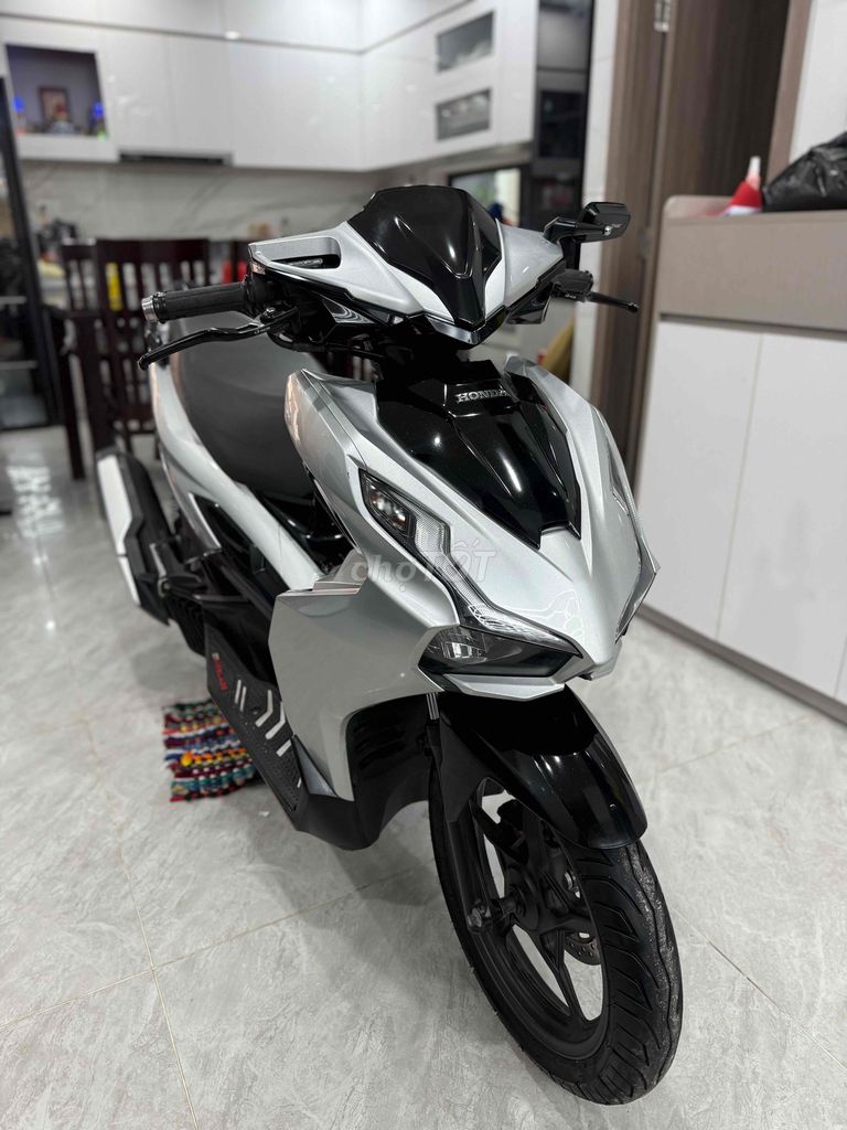 Honda Air Blade 125 серебристо-черный