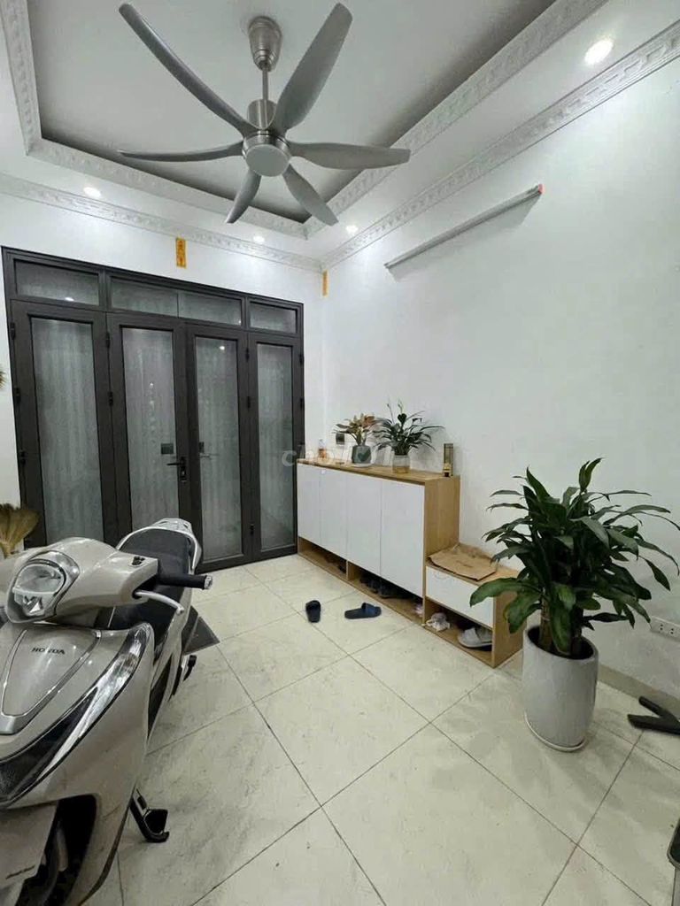 Nhà 5 tầng 45m2 gần Hồ Linh Đàm, Hà Nội