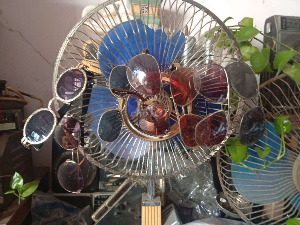 Kính râm kính mát thời trang. Mua bán Phụ kiện thời trang khác tại Quận 12 Tp Hồ Chí Minh được đăng bởi Thíchđủthứ hình 1