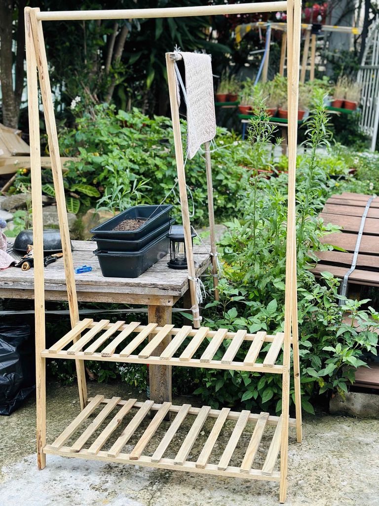 Kệ treo đồ gỗ Nâu nhạt đã sử dụng. Mua bán Tủ, kệ gia đình tại Thành phố Đà Lạt Lâm Đồng được đăng bởi hải nguyễn hình 1