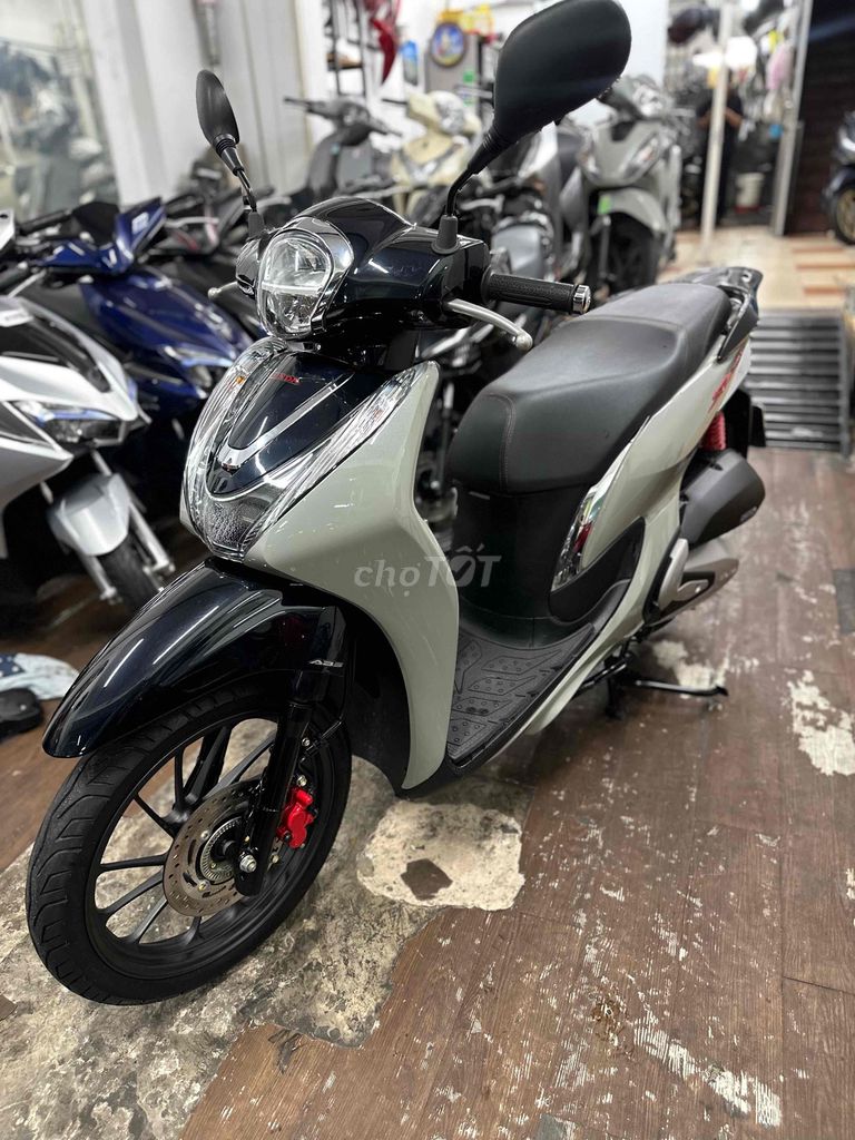 GÓP 0 LS-Sh Mode 125 ABS 2024 Xám xi măng 5.705 km