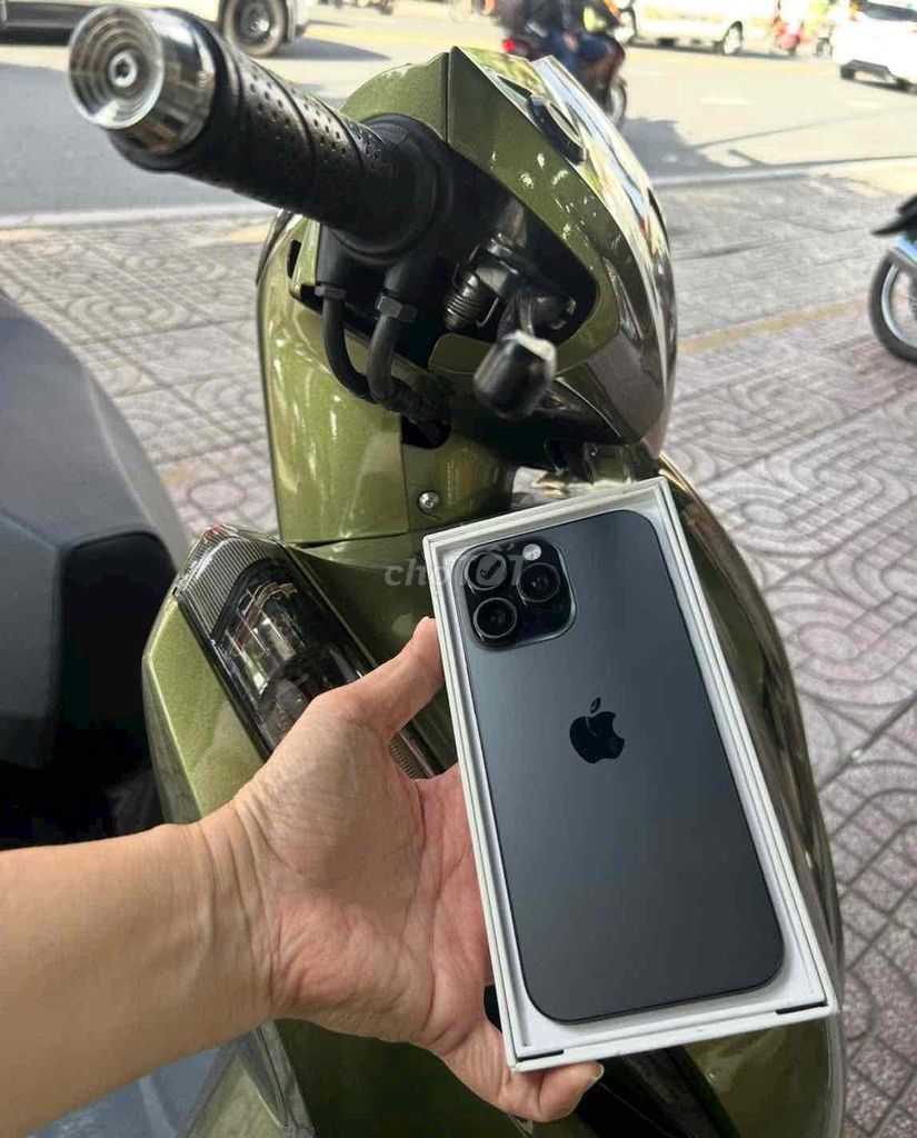 iPhone 16 Pro Max 256GB Đen 98% QT Mỹ. Mua bán Điện thoại tại Quận 3 Tp Hồ Chí Minh được đăng bởi Nam Á Mobile hình 1