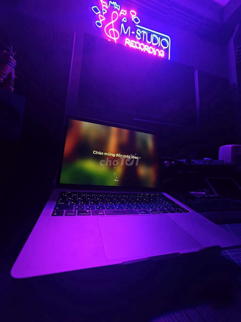 Apple MacBook Pro 2019 Bạc Touch Bar. Mua bán Laptop tại Thành phố Thái Bình Thái Bình được đăng bởi Phòng Thu Âm Mstudio hình 1