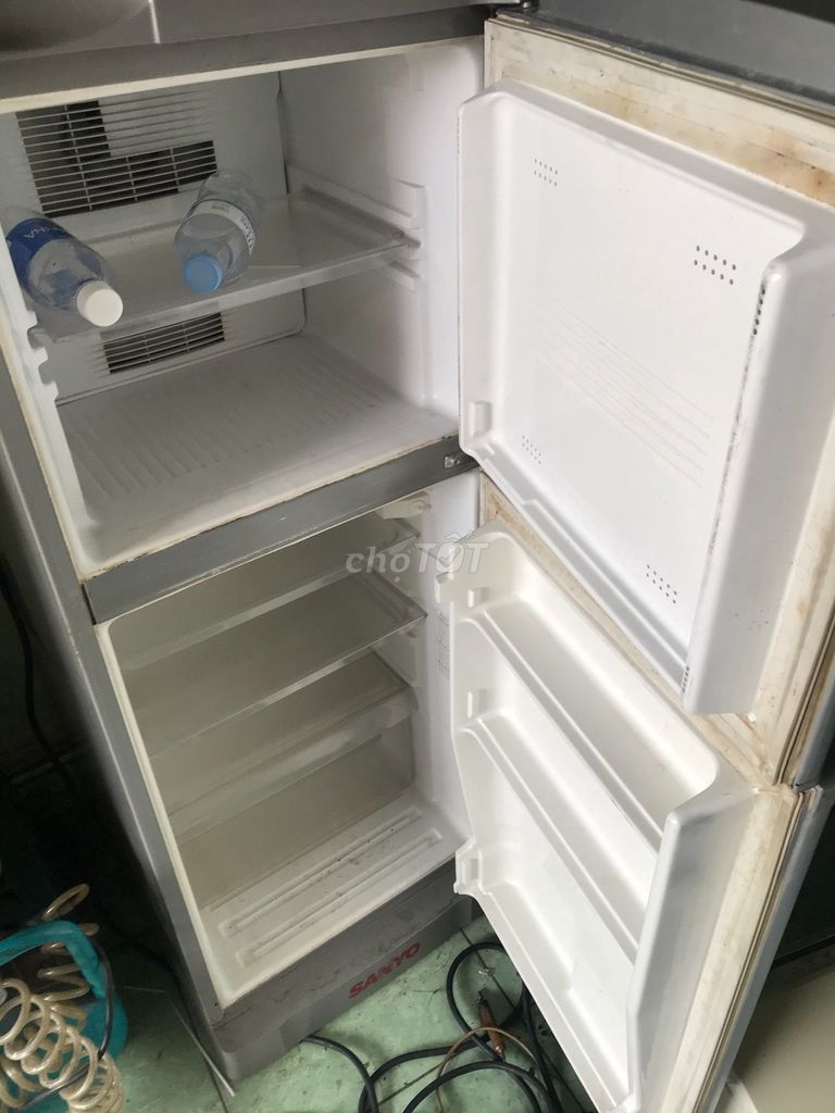 0902994143 - Tủ lạnh sanyo 150l zin đẹp 90%