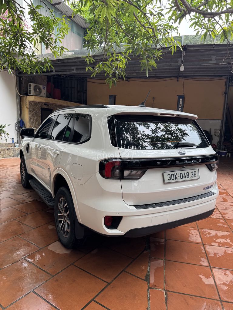Ford Everest Ambiente 2022 2.0 Turbo 4x2 AT Белый
