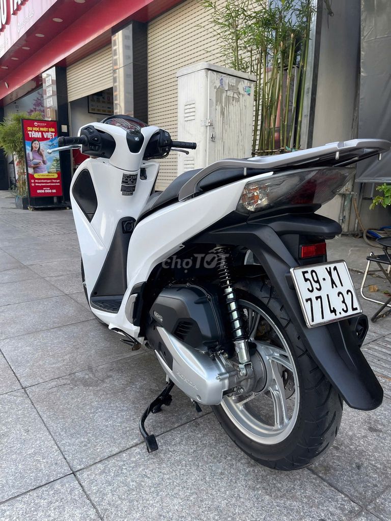 Honda SH 125 CBS 2017 Trắng. Mua bán Xe máy tại Quận Gò Vấp Tp Hồ Chí Minh được đăng bởi VÕ MINH HẬU hình 5