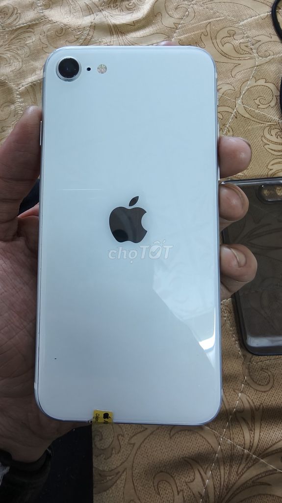 Apple iPhone SE 2020 128GB Trắng Đã qua sử dụng. Mua bán Điện thoại tại Thành phố Thủ Dầu Một Bình Dương được đăng bởi Huynhhung Nguyen hình 1
