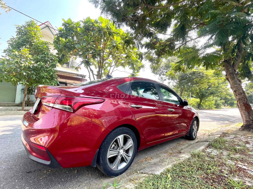 Специальное предложение Hyundai Accent 2018, красный, 45 000 км