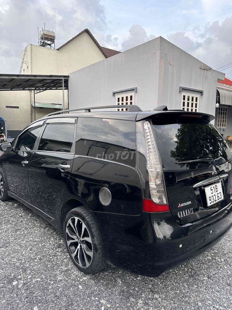 Mitsubishi Grandis 2005 черный автомат 7 мест