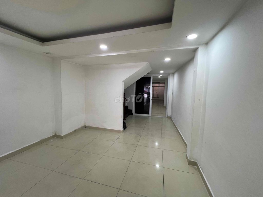 Cho Thuê Mặt Tiền Ngô Quyền Quận 10 [ 4m 12m 3 Lầu ]