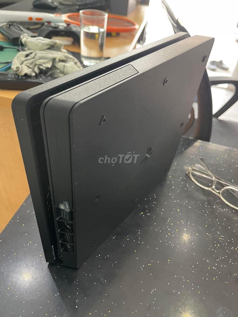 Máy chơi game SONY PS4 bản SLIM HDR máy zin đẹp. Mua bán Thiết bị chơi game tại Quận Ninh Kiều Cần Thơ được đăng bởi AKAHmobile hình 2
