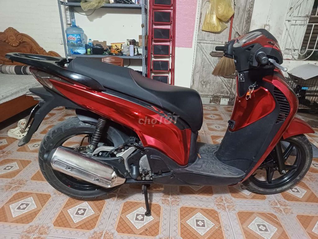 Bán xe Honda SH nhập khẩu màu đỏ. Mua bán Xe máy tại Quận Hoàng Mai Hà Nội được đăng bởi Mạnh Hùng Phạm hình 2