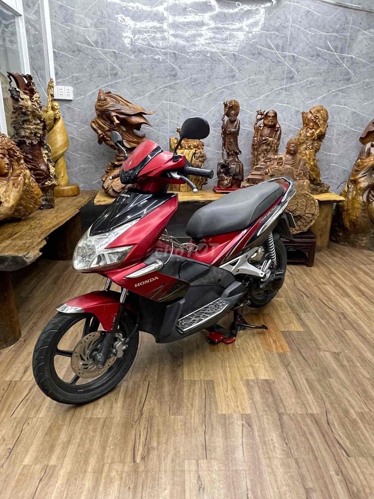 Honda Airblade с номерами Сайгона, есть удостоверение личности владельца, тихий мотор
