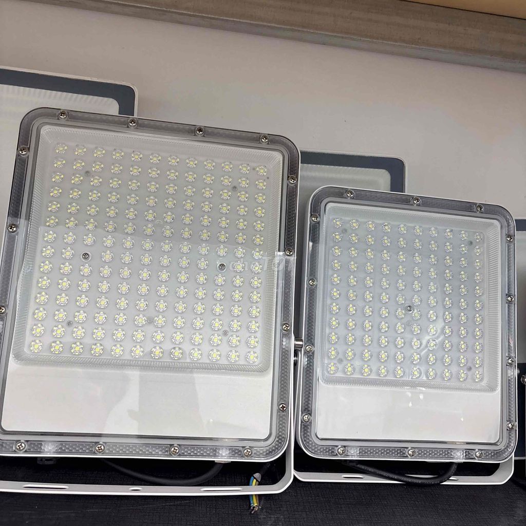 Đèn pha LED Trắng. Mua bán Đèn tại Quận Hai Bà Trưng Hà Nội được đăng bởi chi tranthikim hình 1