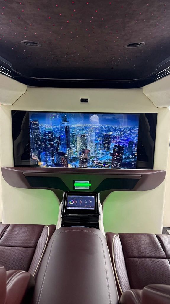 Kia Carnival Royal VIP 2023 Đỏ trắng. Mua bán Ô tô tại Quận 1 Tp Hồ Chí Minh được đăng bởi Mr Hợi  hình 7